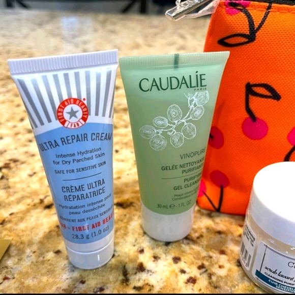 ❤25 pc Skincare Sample Bundle + Cosmetic Bag❤ - Picture 3 of 7